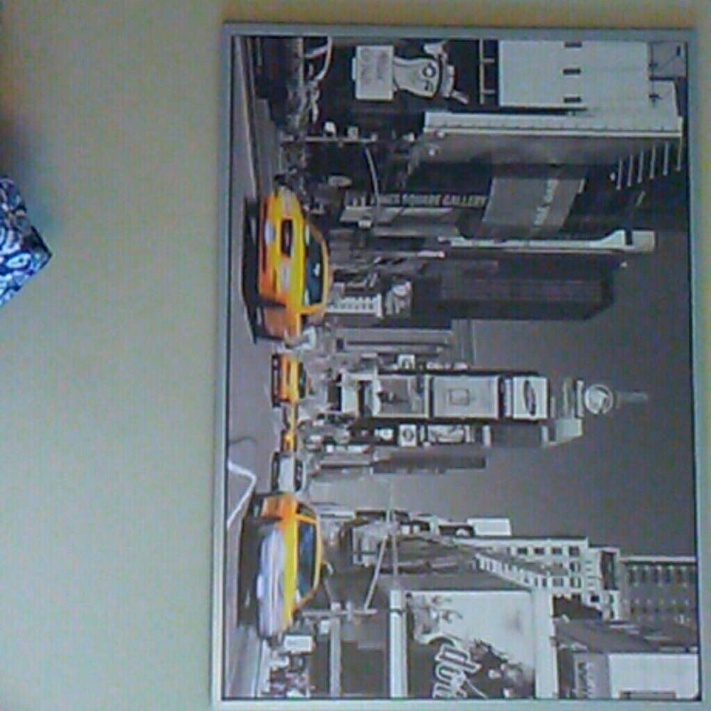 Its a big fraim that has newyork on it